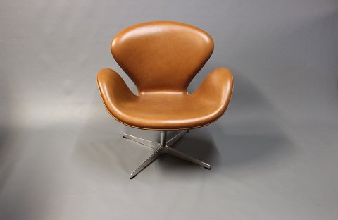 Svane stolen - Model 3320 - Arne Jacobsen - Cognac Læder - Fritz Hansen