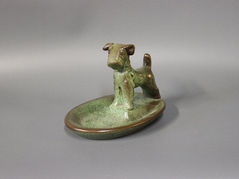 Small ceramic dish with a dog figurine in Brown and green colors by Michael 
Andersen & Son.
5000m2 showroom.
