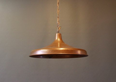 Copper pendant of danish design from the 1970s.
5000m2 showroom.