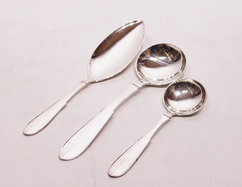 Cake spatula, Serving spoon & Marmalade spoon in Heritage Silver 1 - Hans 
Hansen.
Great condition
