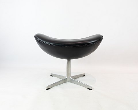 Skammel til Ægget, model 3127, designet af Arne Jacobsen i 1958 og fremstillet 
af Fritz Hansen. 
5000m2 udstilling.