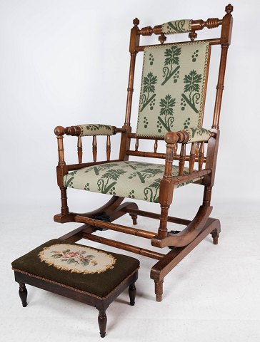 Antique Rocking chair and stool - Walnut - Green fabric - 1920
Great condition
