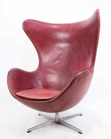 Ægget, model 3316, designet af Arne Jacobsen, fremstillet af Fritz Hansen i 1963 
originalt polstret med patina.
Flot stand
