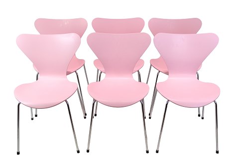 Sæt Af 6 Syver Stole - Model 3107 - Syver Stol - Lakeret I Lyserød - Arne 
Jacobsen - Fritz Hansen
Fremragende stand
