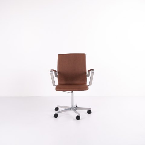 Oxford Classic Kontorstol - Model 3291 - Brunt Læder - Arne Jacobsen - Fritz 
Hansen
Fremragende stand
