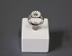 DAISY ring af Georg Jensen i 925 sterling.
5000m2 udstilling.