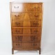 Chest of drawers with six drawers of walnut, designed by Frits Henningsen from 
the 1940s.
5000m2 showroom.
