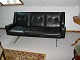 Sort lædersofa med shakerben
fra 1960erne 
Dansk design 
5000 m2 udstilling