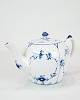 Teapot - Kgl. Mussel painted Fluted - Royal Copenhagen - No. 1/257 (Lid) - No. 
1/258 (Pot) - 1930s
Great condition
